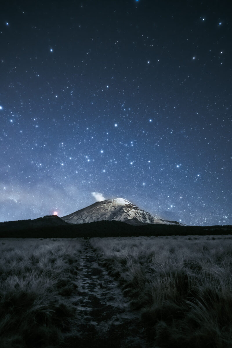 El Popocatépetl, la Cruz del Sur y la constelación de Centauro.